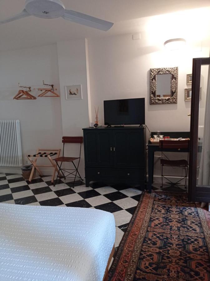 B&B S. Trinita 18 Suites & Rooms Trento Exterior foto